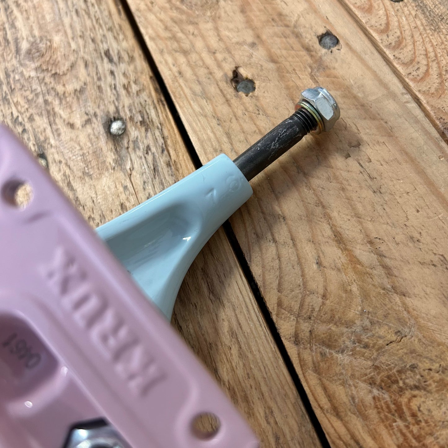 Krux - K5 Pale Blu/Pnk DLK Trucks 7.6