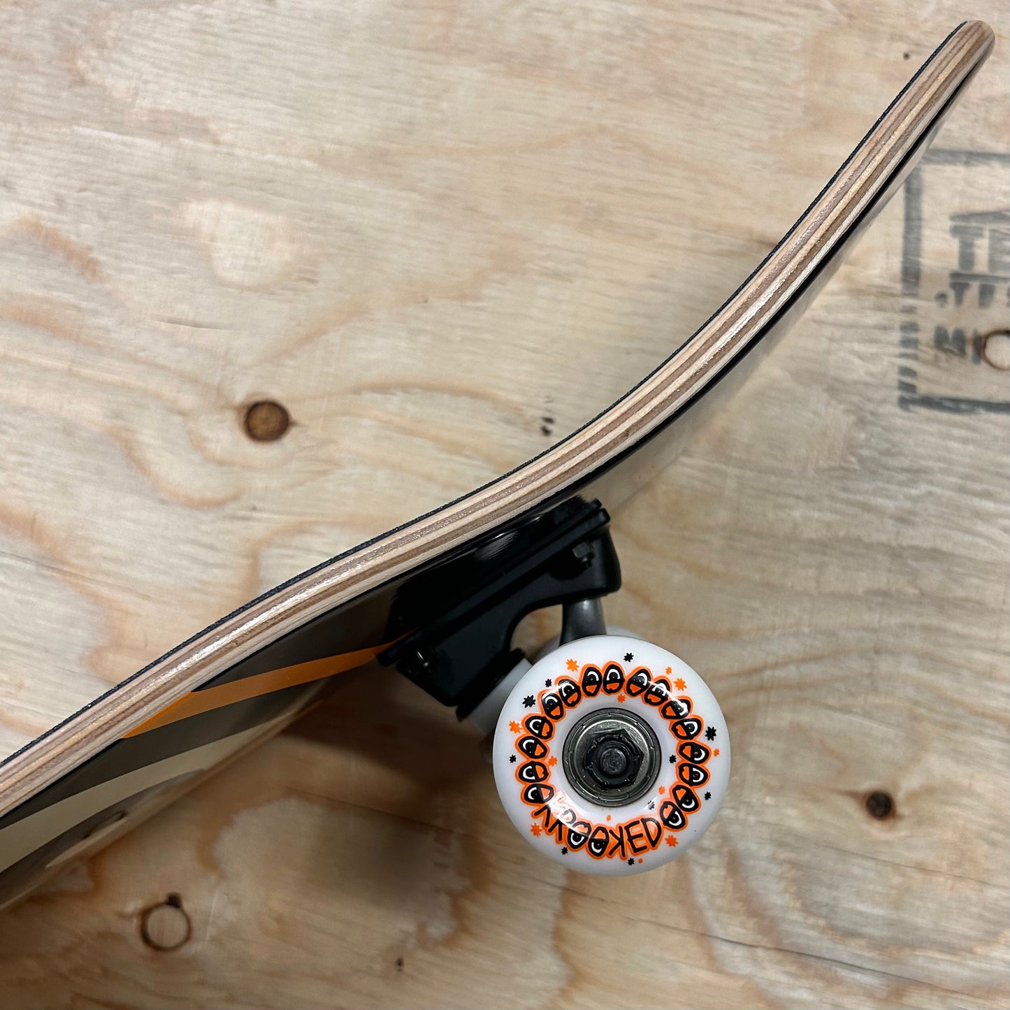 Krooked Skateboards - Glow Eyes Complete 8.25"