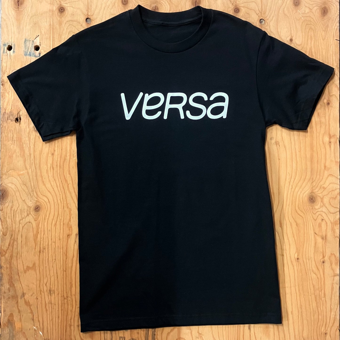 Versa - T-shirt logo